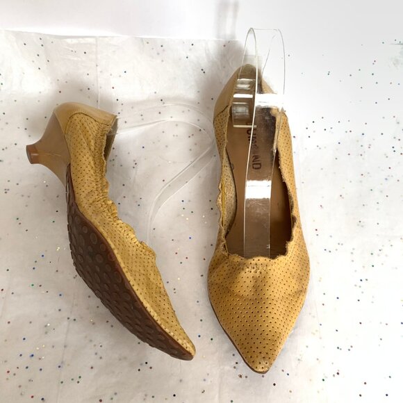 Dumond Yellow Perforated Y2K Elasticized Pointed toe Pumps Kitten Heels - Sz 6 - Picture 11 of 16